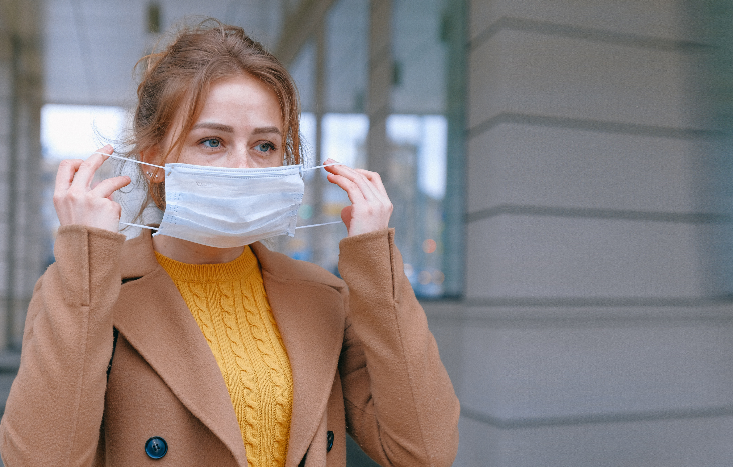 Uncompromised skin protection for women with skin damage on the face due to face mask wearing.